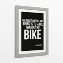 Lo más importante es divertirse en la bicicleta - Vicky Hanggara | Cuadro decorativo de Canvas Lab