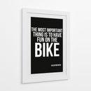 Lo más importante es divertirse en la bicicleta - Vicky Hanggara | Cuadro decorativo de Canvas Lab