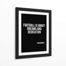 O futebol é sobre sonhos e dedicação - Vicky Hanggara | Cuadro decorativo de Canvas Lab