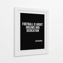 O futebol é sobre sonhos e dedicação - Vicky Hanggara | Cuadro decorativo de Canvas Lab