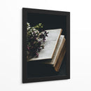 Biblia y flores | Cuadro decorativo de Canvas Lab