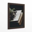 Biblia y flores | Cuadro decorativo de Canvas Lab