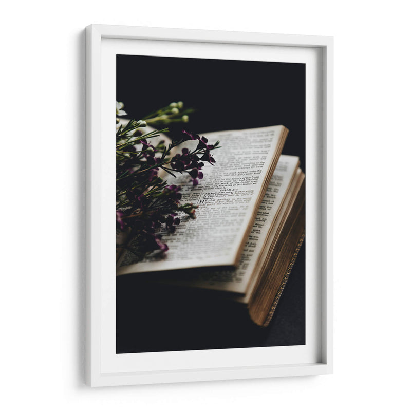 Biblia y flores | Cuadro decorativo de Canvas Lab