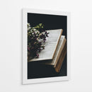 Biblia y flores | Cuadro decorativo de Canvas Lab