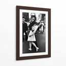 El beso después de la guerra | Cuadro decorativo de Canvas Lab