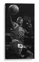 Mid Air Michael Jordan | Cuadro decorativo de Canvas Lab