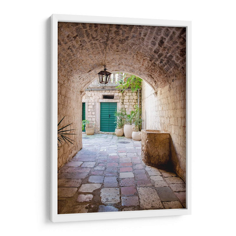 Pasaje Encantador - Kotor, Montenegro - Laura DeNardo | Cuadro decorativo de Canvas Lab