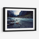 Río entre las montañas suizas | Cuadro decorativo de Canvas Lab