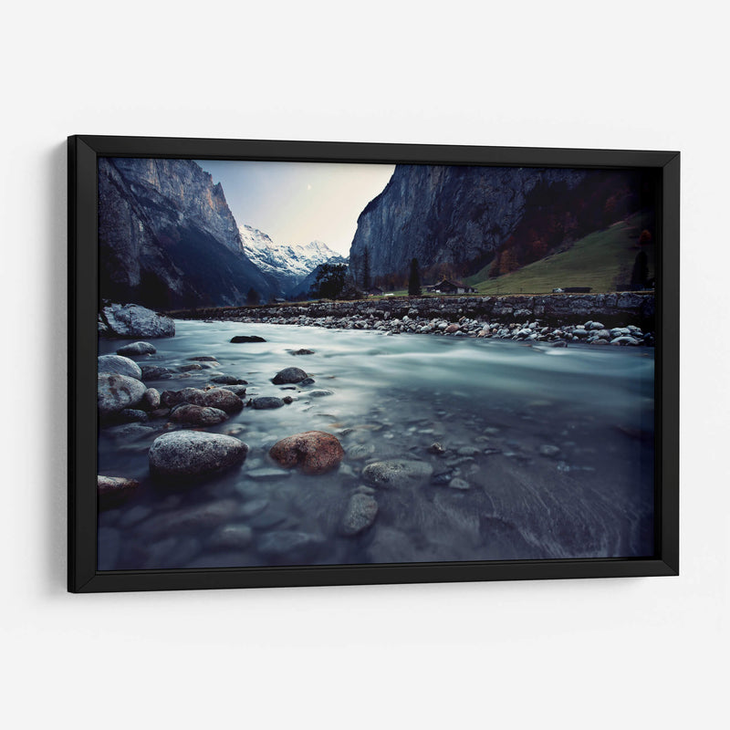 Río entre las montañas suizas | Cuadro decorativo de Canvas Lab