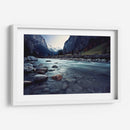 Río entre las montañas suizas | Cuadro decorativo de Canvas Lab