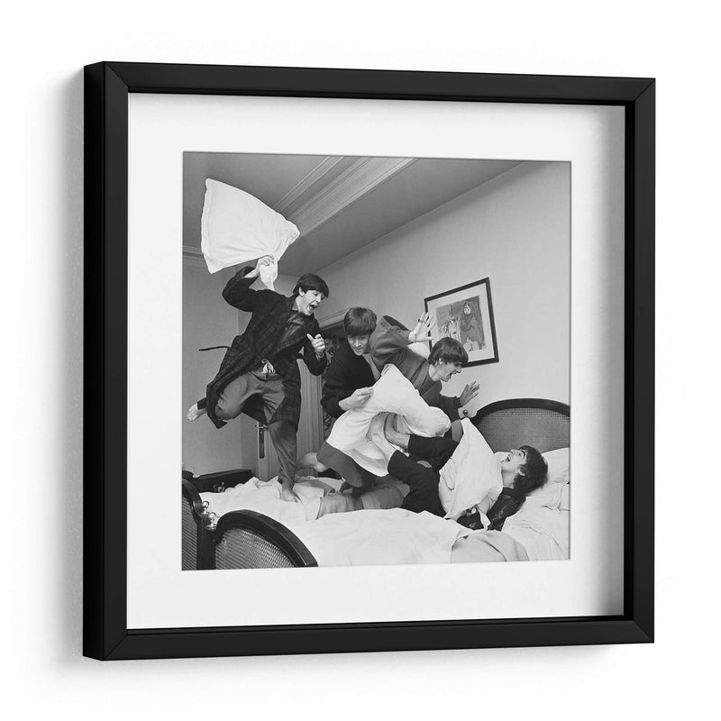 Pelea de Almohadas | Cuadro decorativo de Canvas Lab