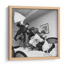 Pelea de Almohadas | Cuadro decorativo de Canvas Lab