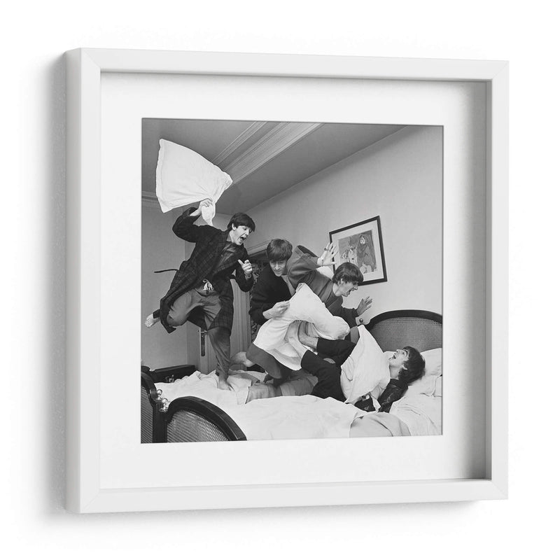 Pelea de Almohadas | Cuadro decorativo de Canvas Lab