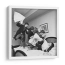 Pelea de Almohadas | Cuadro decorativo de Canvas Lab