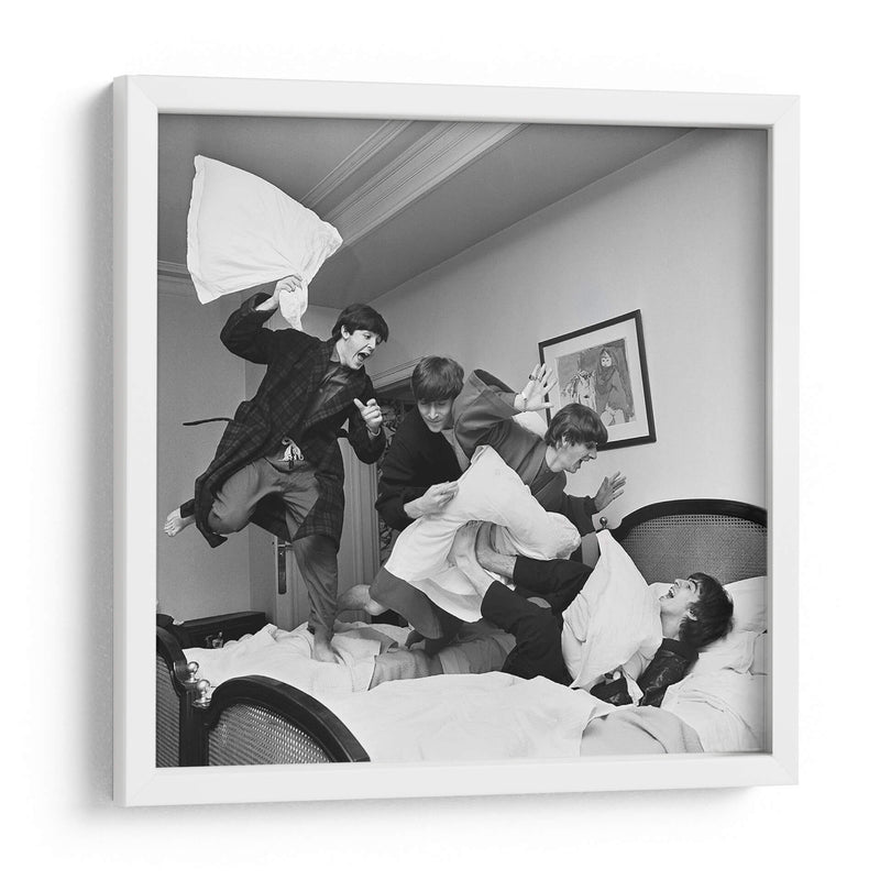 Pelea de Almohadas | Cuadro decorativo de Canvas Lab