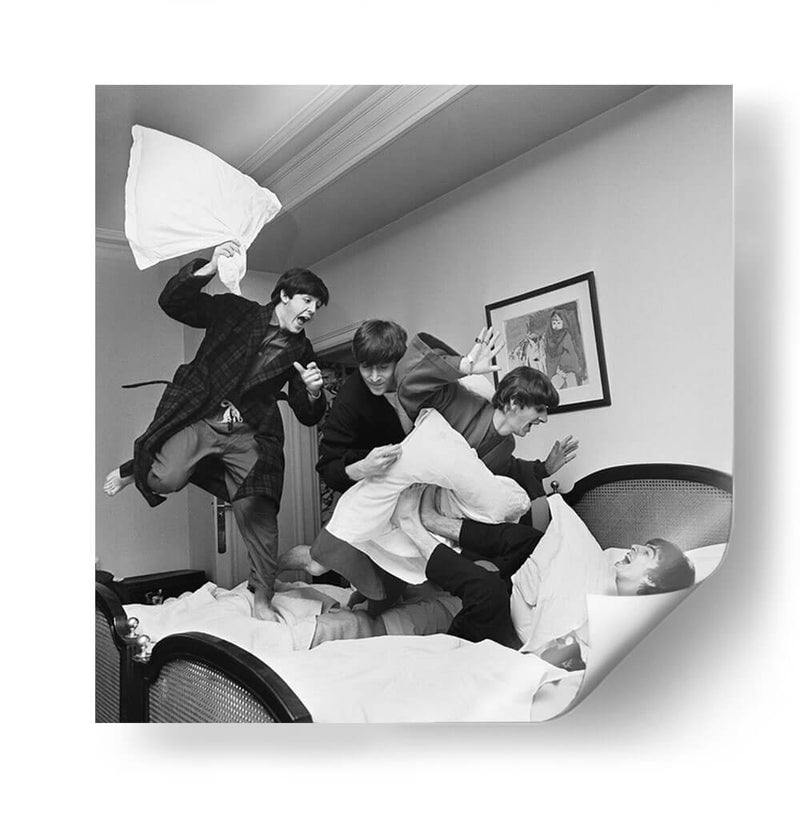 Pelea de Almohadas | Cuadro decorativo de Canvas Lab