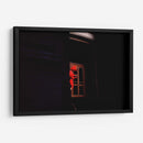 Mujer esperando frente a una iglesia NY - Raúl Ruz | Cuadro decorativo de Canvas Lab