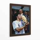 Maradona con la copa del mundo | Cuadro decorativo de Canvas Lab