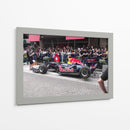 Sebastien Buemi demostrando el coche de Fórmula 1 Red Bull Energy en Motomachi Yokohama, Japón | Cuadro decorativo de Canvas Lab