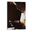 Chica y celular - Gabriel_SV | Cuadro decorativo de Canvas Lab