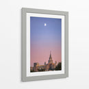 El rascacielos y la luna - Ulises Páez | Cuadro decorativo de Canvas Lab