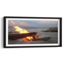 Disfrutando de una fogata en la playa - Salvador Gallardo | Cuadro decorativo de Canvas Lab