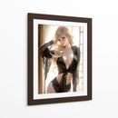 Belleza Rubia en Ropa Negra - DeLaVegaGaming | Cuadro decorativo de Canvas Lab