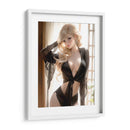 Belleza Rubia en Ropa Negra - DeLaVegaGaming | Cuadro decorativo de Canvas Lab