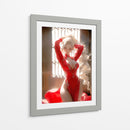 Belleza Rubia en Ropa Roja - DeLaVegaGaming | Cuadro decorativo de Canvas Lab