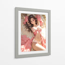 Belleza Castaña en Ropa Rosa - DeLaVegaGaming | Cuadro decorativo de Canvas Lab