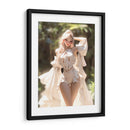 Belleza Rubia con Ropa Clara - DeLaVegaGaming | Cuadro decorativo de Canvas Lab