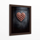Corazón de Piel Café Sobre Pared de Piel Negra - DeLaVegaGaming | Cuadro decorativo de Canvas Lab