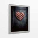 Corazón de Piel Café Sobre Pared de Piel Negra - DeLaVegaGaming | Cuadro decorativo de Canvas Lab