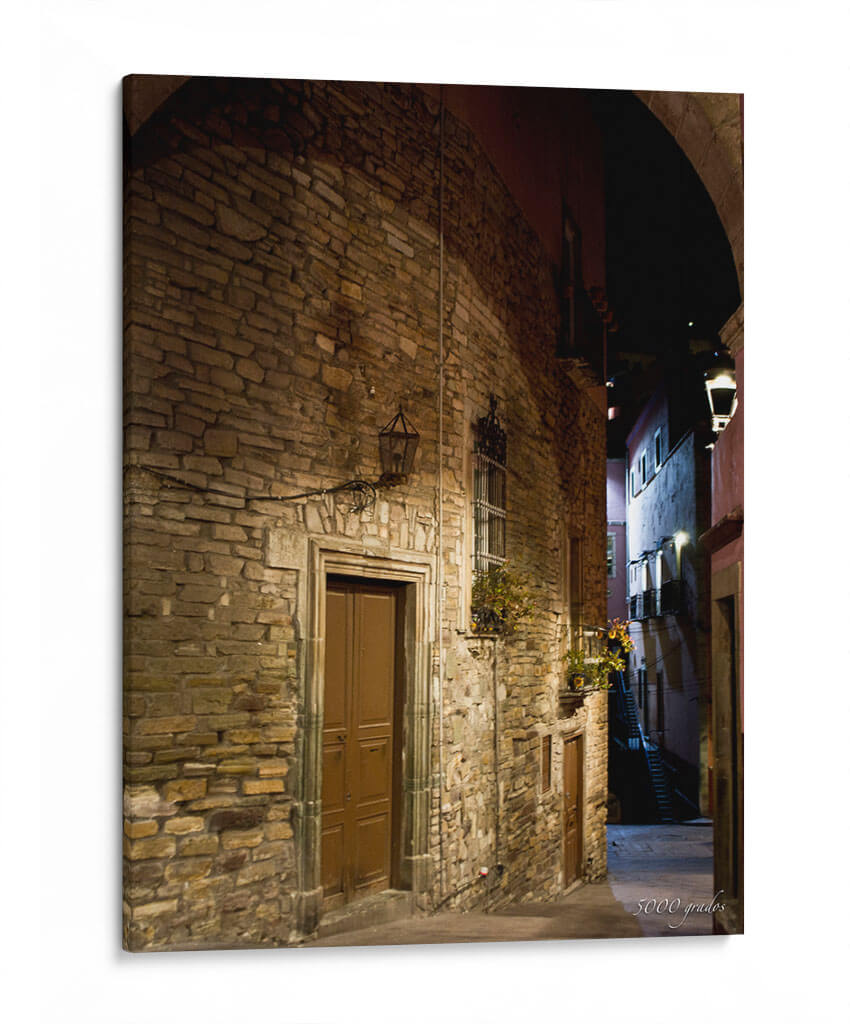 Callejón iluminado - 5000 grados | Cuadro decorativo de Canvas Lab