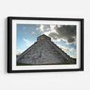 Chichén Itzá con nubes de fondo - 5000 grados | Cuadro decorativo de Canvas Lab