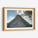Chichén Itzá con nubes de fondo - 5000 grados | Cuadro decorativo de Canvas Lab