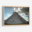 Chichén Itzá con nubes de fondo - 5000 grados | Cuadro decorativo de Canvas Lab