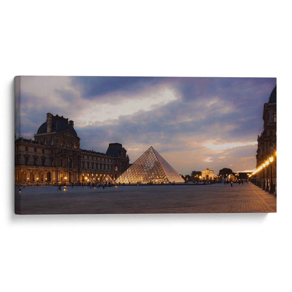 Louvre al anochecer - Omar Montero | Cuadro decorativo de Canvas Lab