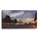 Louvre al anochecer - Omar Montero | Cuadro decorativo de Canvas Lab