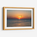 Vuelo en pareja al atardecer en el mar. - Claudia Luna | Cuadro decorativo de Canvas Lab