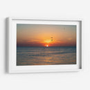 Vuelo en pareja al atardecer en el mar. - Claudia Luna | Cuadro decorativo de Canvas Lab