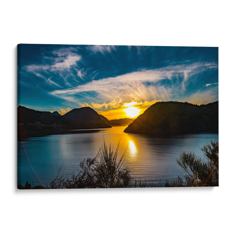 Azul atardecer. San Martin de los Andes, Argentina. - Claudia Luna | Cuadro decorativo de Canvas Lab