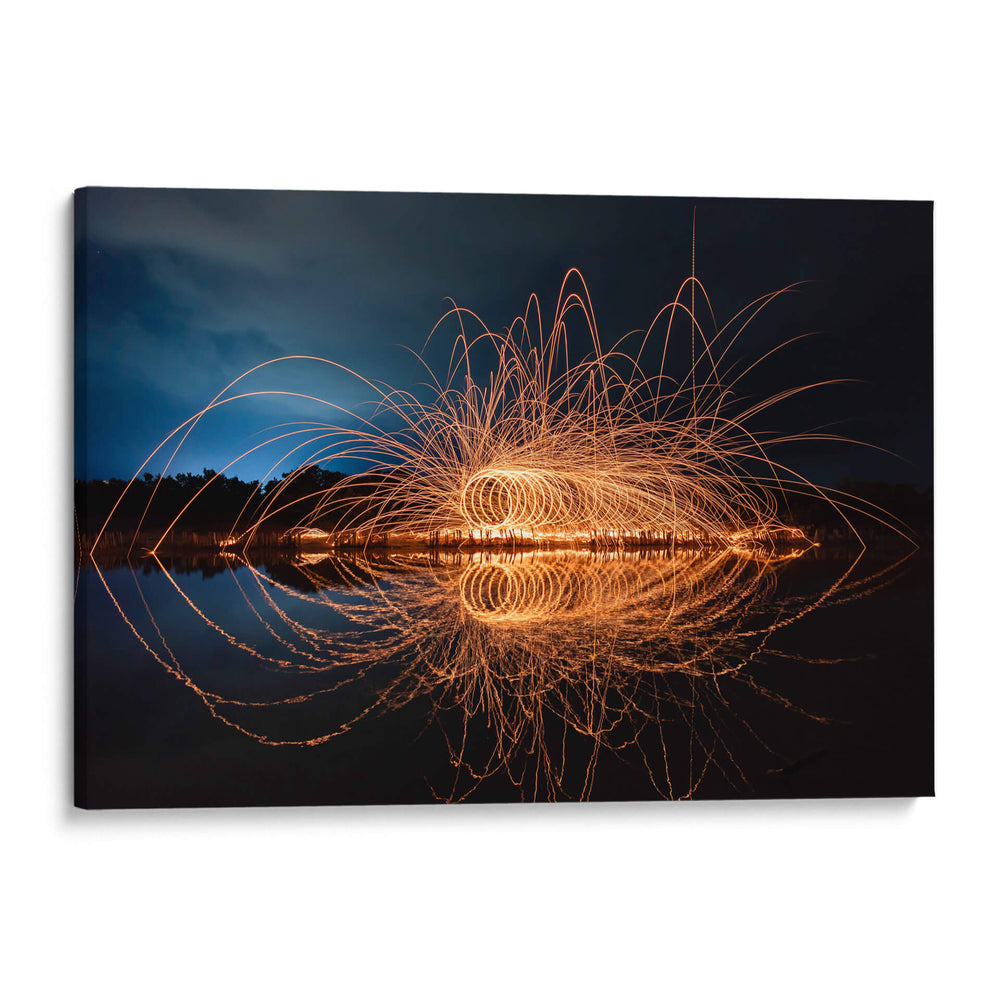 Light painting; reflejos en agua. - Claudia Luna | Cuadro decorativo de Canvas Lab