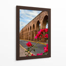 Flor de camelina enmarcando el acueducto de Morelia. - Nosion | Cuadro decorativo de Canvas Lab