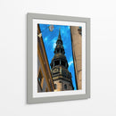 CONTRASTES DE ARQUITECTURA - RIGA, LETONIA - HiLalo | Cuadro decorativo de Canvas Lab