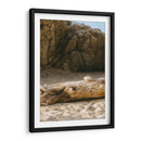 Roca sobre tronco en playa - Leonor Quiroga | Cuadro decorativo de Canvas Lab