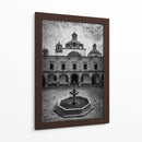Plaza principal de Palacio Clavijero en blanco y negro. - Nosion | Cuadro decorativo de Canvas Lab