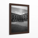 Silencio eterno en el patio del Palacio Clavijero en blanco y negro. - Nosion | Cuadro decorativo de Canvas Lab