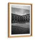 Silencio eterno en el patio del Palacio Clavijero en blanco y negro. - Nosion | Cuadro decorativo de Canvas Lab