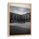 Silencio eterno en el patio del Palacio Clavijero en blanco y negro. - Nosion | Cuadro decorativo de Canvas Lab